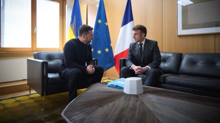 Emmanuel Macron a Volodymyr Zelenskyj na summitu EU. (6. března 2025).