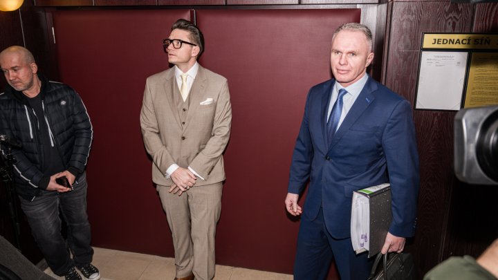 Ondřej Brzobohatý dorazil do soudní budovy. (12.3.2025)