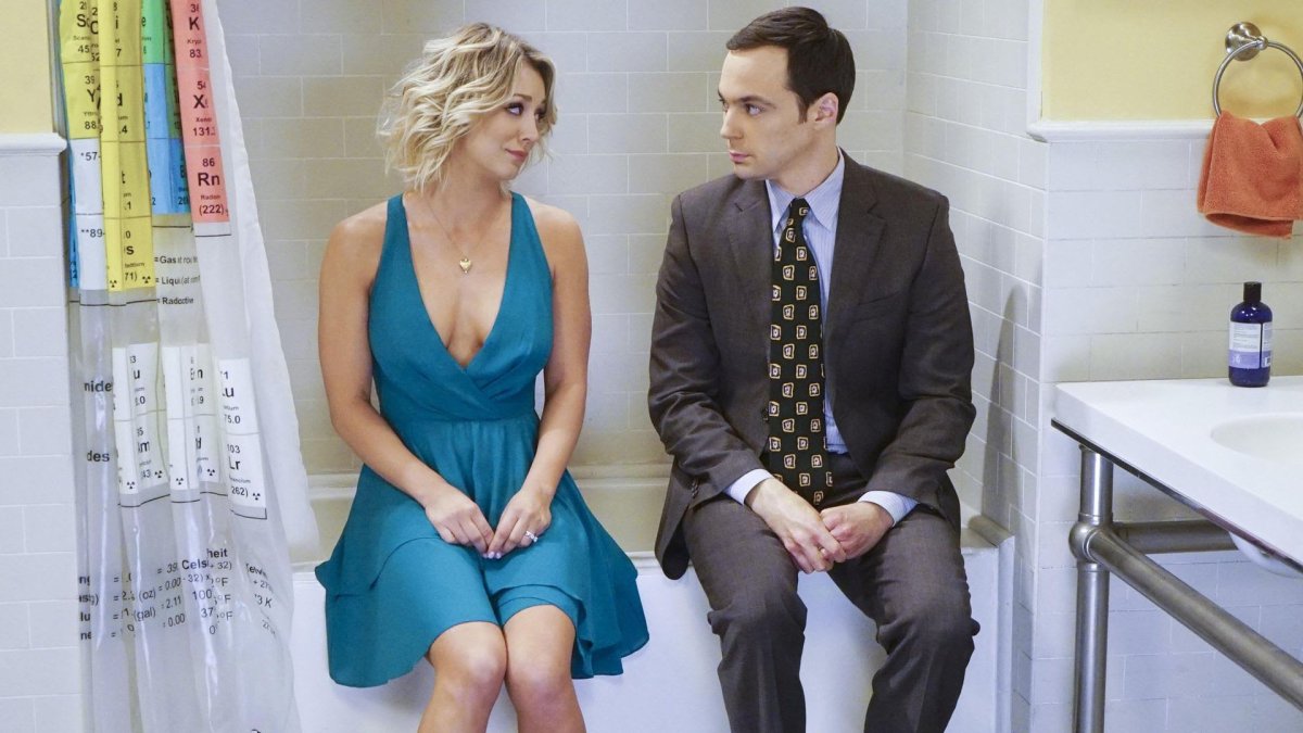 Penny Hofstadter (Kaley Cuoco) a Sheldon Cooper (Jim Parsons) v seriálu Teorie velkého třesku 