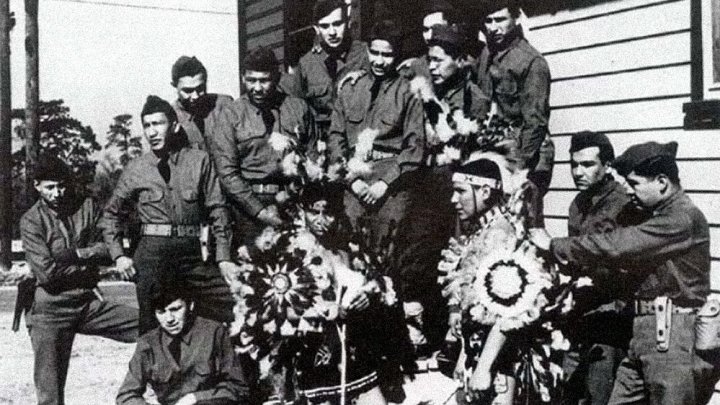 Znalců Kódu Navajo, tzv. code talkers, bylo zhruba 400. Dnes už žijí jen dva