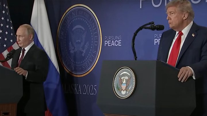 Vladimir Putin a Donald Trump uspořádali po summitu na Aljašce tiskovou konferenci