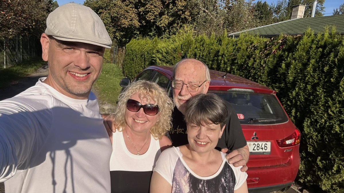 Honza Nedvěd se ukázal s blízkými.