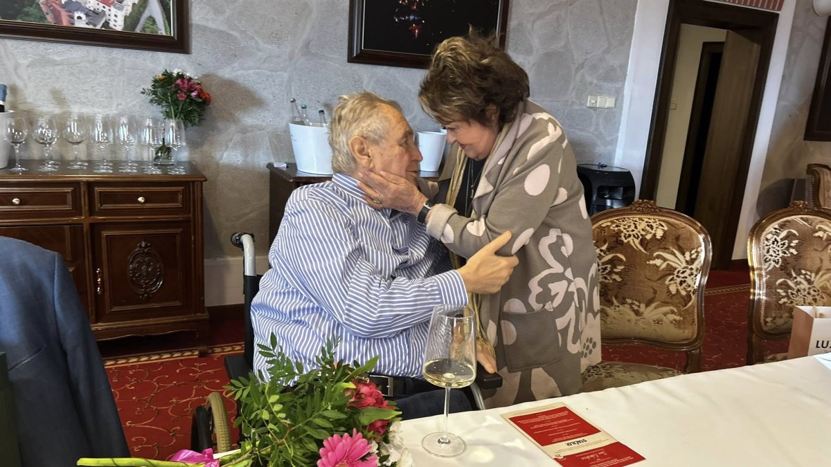 Jiřina Bohdalová pogratulovala Miloši Zemanovi. 