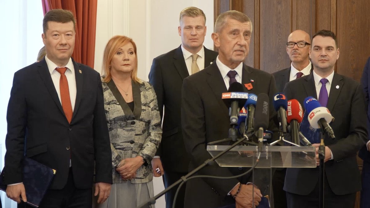 Strany příští vlády podepsaly koaliční smlouvu. (3.11.2025)