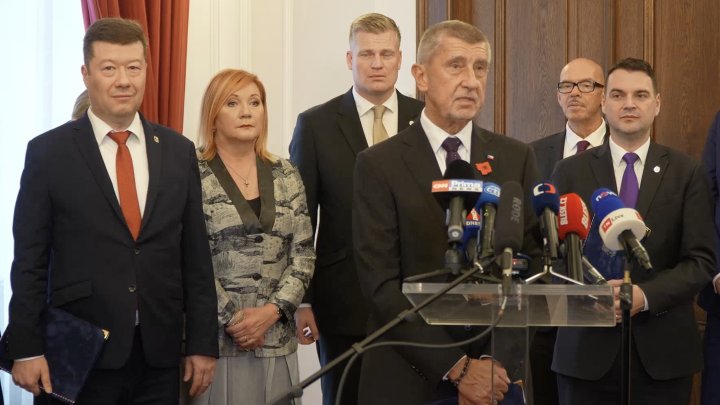 Strany příští vlády podepsaly koaliční smlouvu. (3.11.2025)