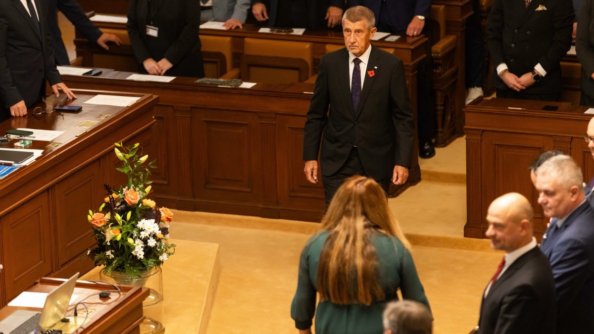 Poslanci na ustavující schůzi složili slib. (3.11.2025)
