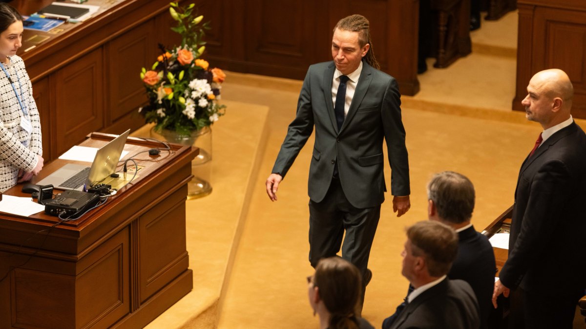 Poslanci na ustavující schůzi složili slib. (3.11.2025)