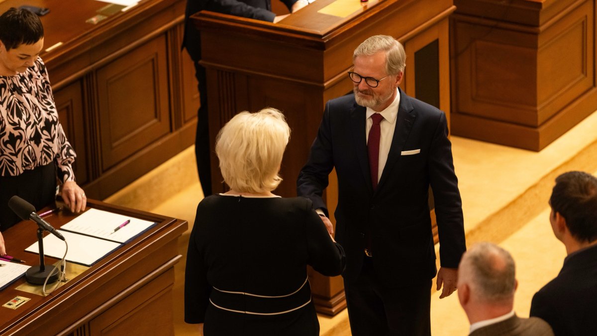 Poslanci na ustavující schůzi složili slib. (3.11.2025)