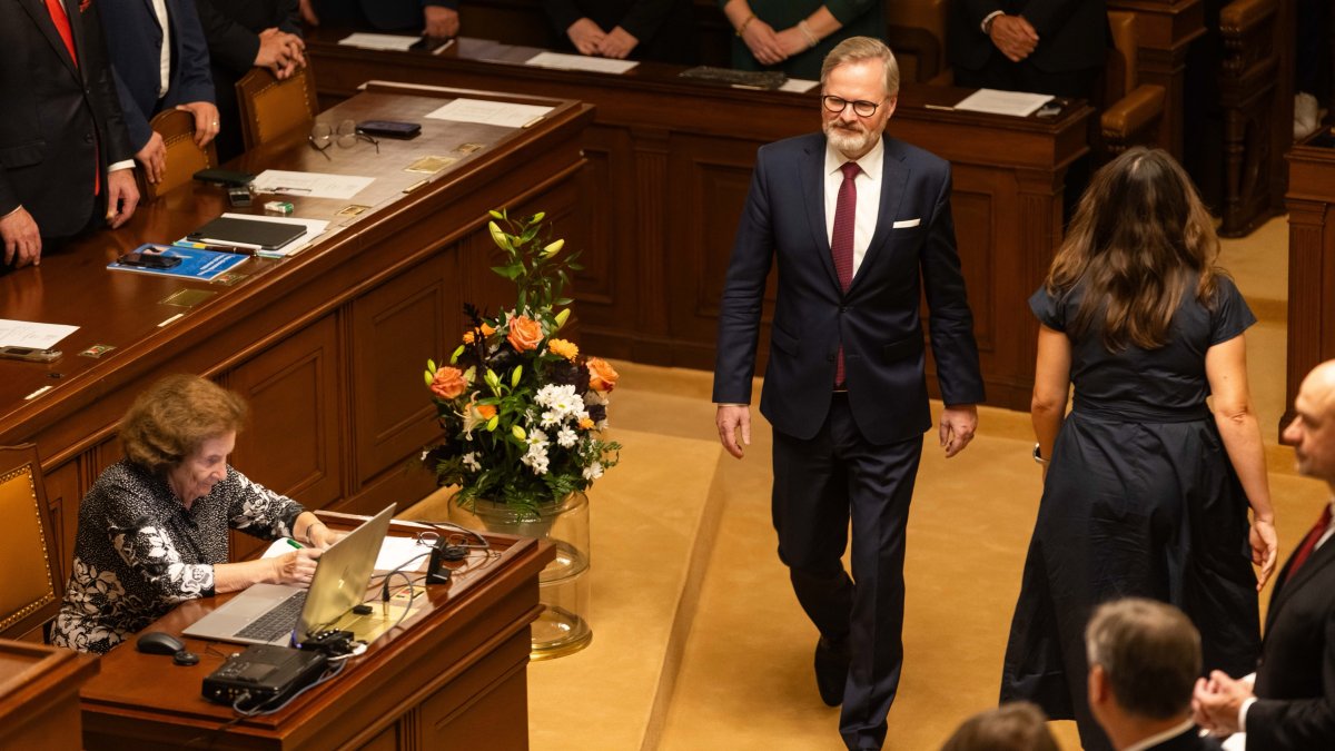 Poslanci na ustavující schůzi složili slib. (3.11.2025)