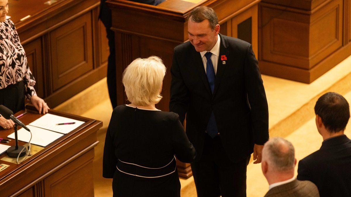 Poslanci na ustavující schůzi složili slib. (3.11.2025)