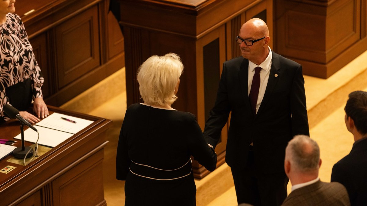 Poslanci na ustavující schůzi složili slib. (3.11.2025)