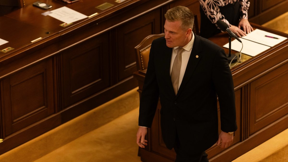 Poslanci na ustavující schůzi složili slib. (3.11.2025)