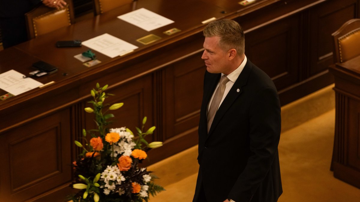 Poslanci na ustavující schůzi složili slib. (3.11.2025)