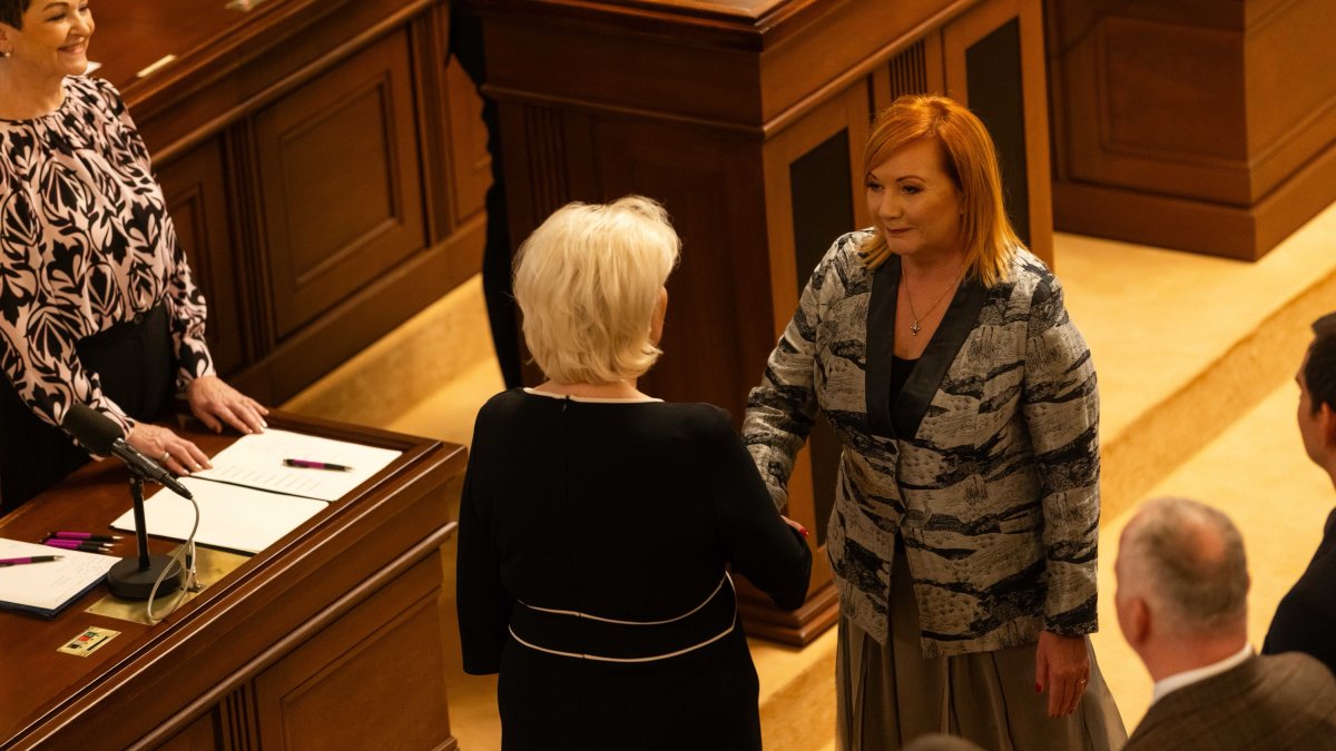 Poslanci na ustavující schůzi složili slib. (3.11.2025)