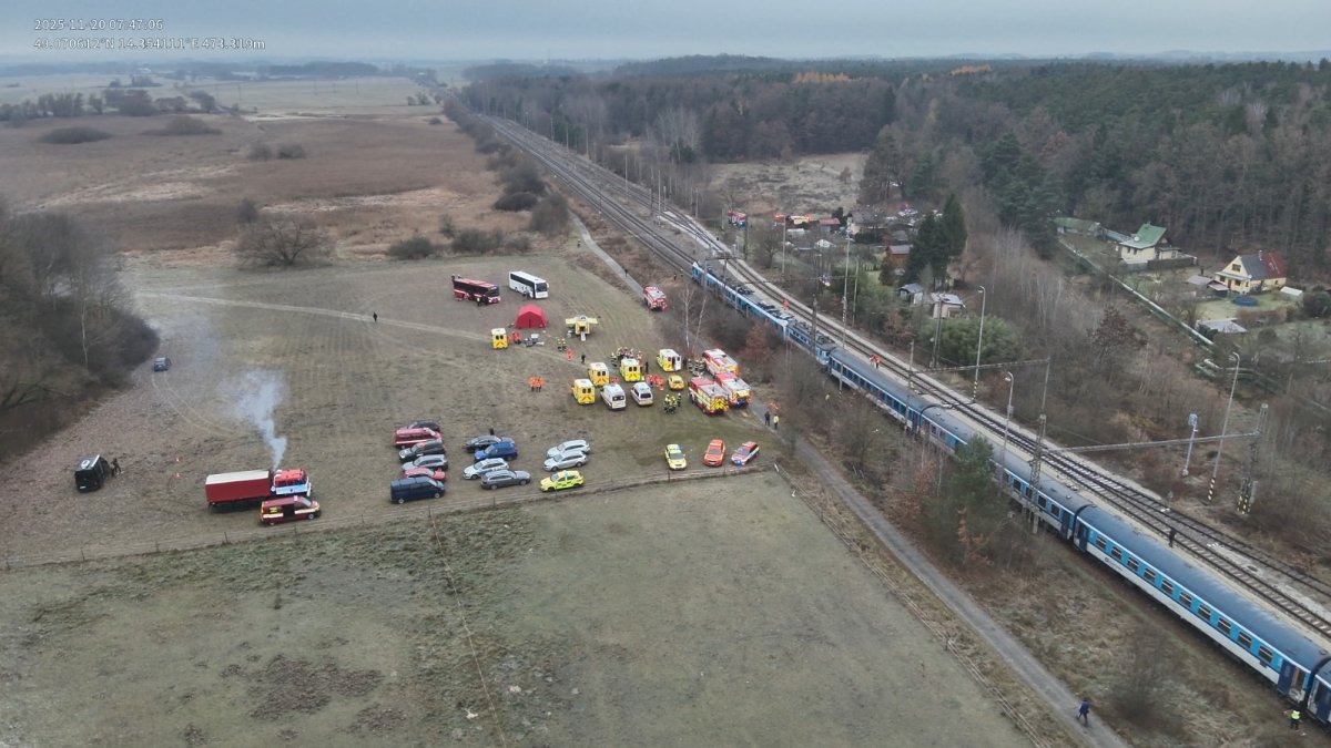 Rychlík a osobní vlak se srazily na Českobudějovicku. (20.11.2025)