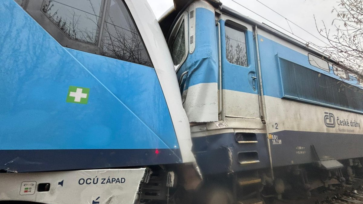 Rychlík a osobní vlak se srazily na Českobudějovicku. (20.11.2025)