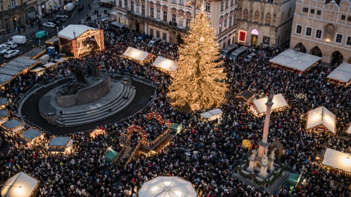 Praha na Staromáku rozsvítila letošní vánoční strom. (29.11.2025)