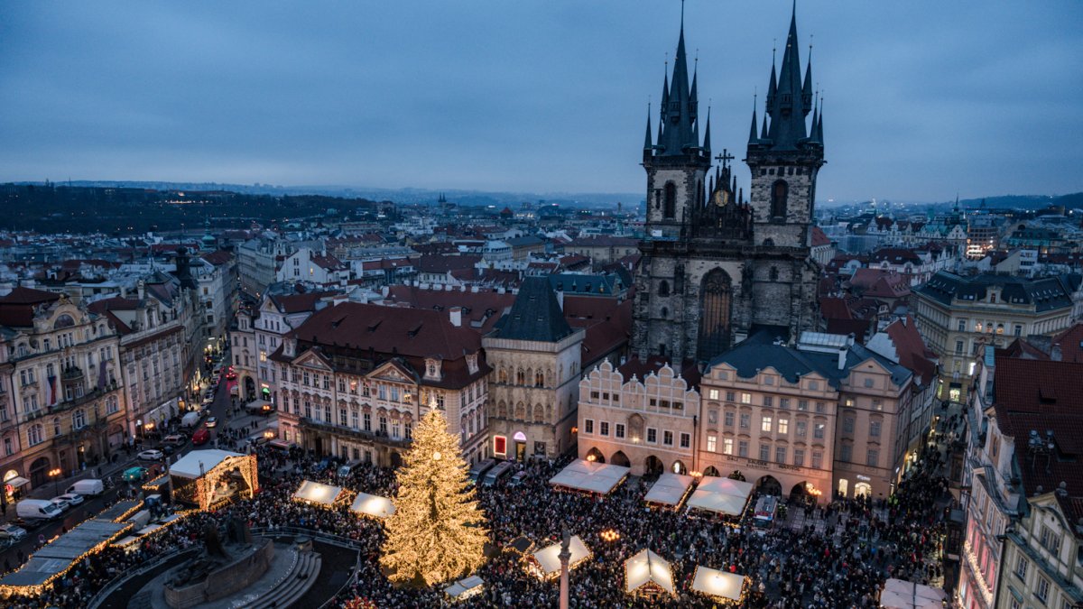 Praha na Staromáku rozsvítila letošní vánoční strom. (29.11.2025)