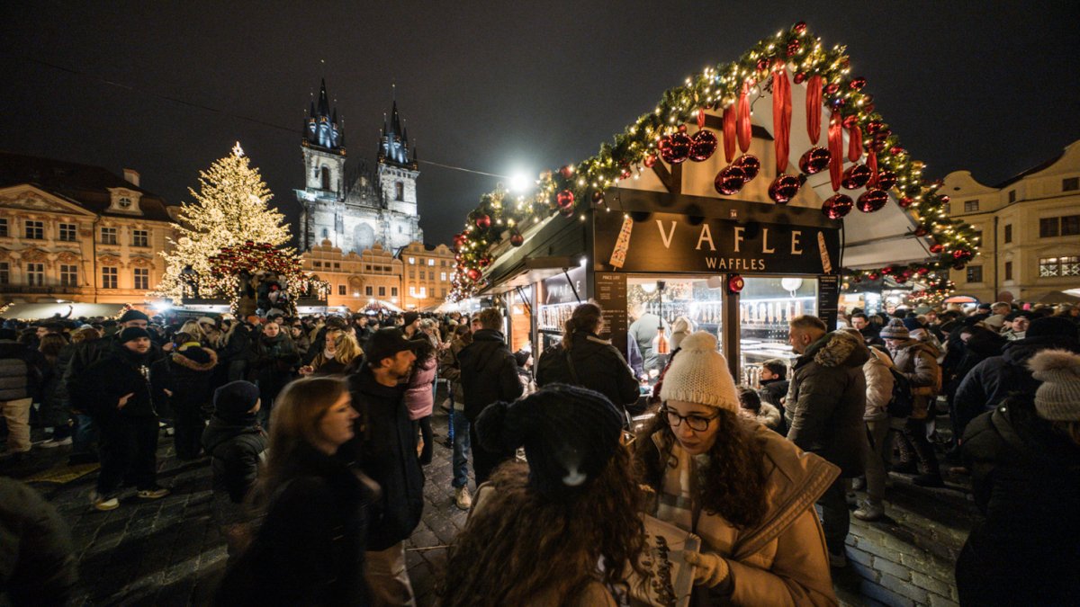 Praha na Staromáku rozsvítila letošní vánoční strom. (29.11.2025)