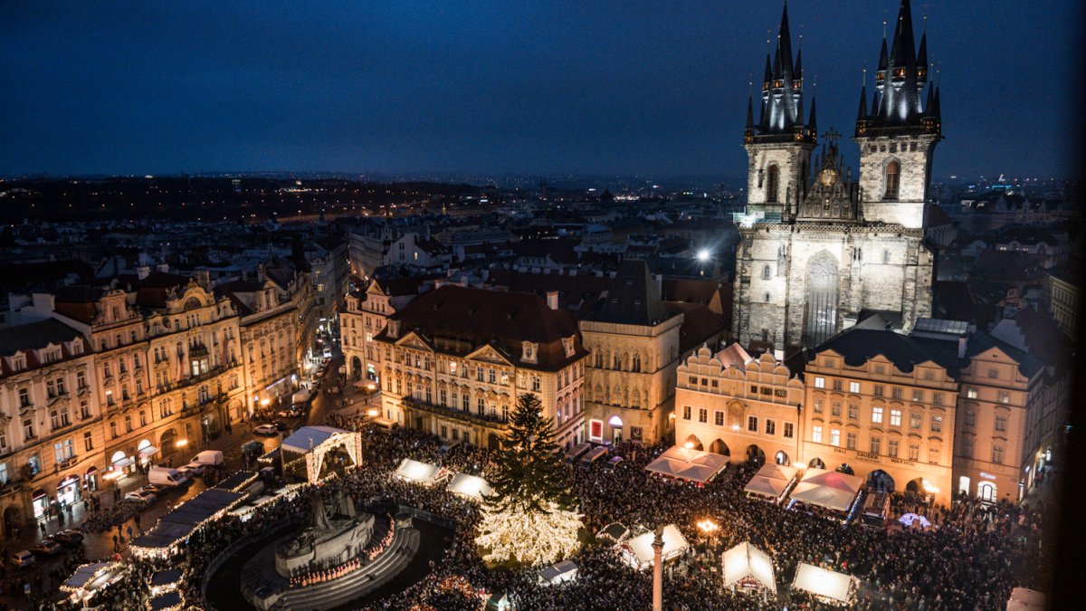 Praha na Staromáku rozsvítila letošní vánoční strom. (29.11.2025)
