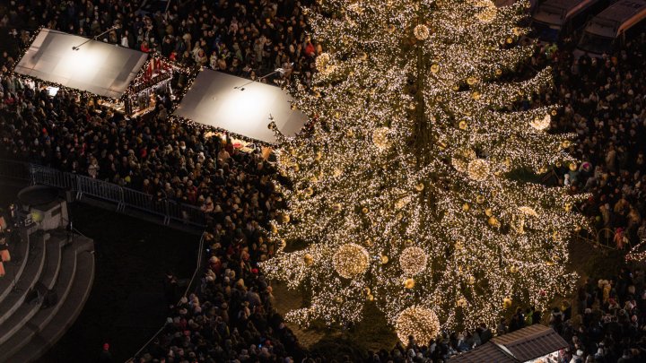 Praha na Staromáku rozsvítila letošní vánoční strom. (29.11.2025)