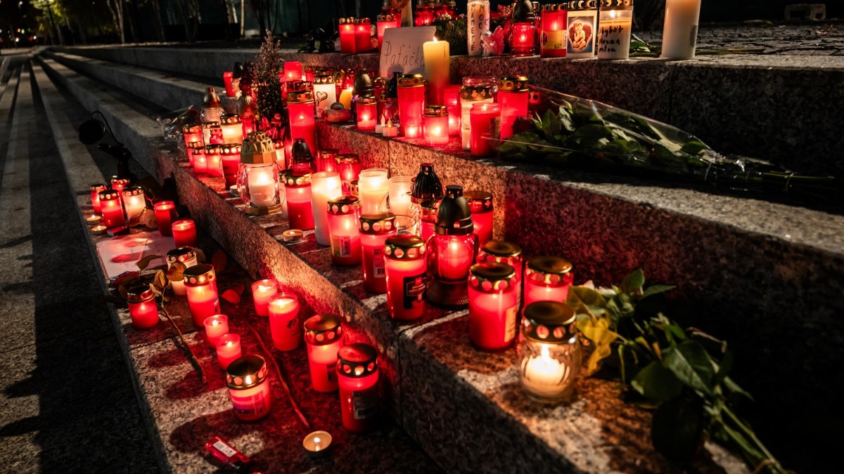 Pietní místo pro Patrika Hezuckého před budovou Evropy 2