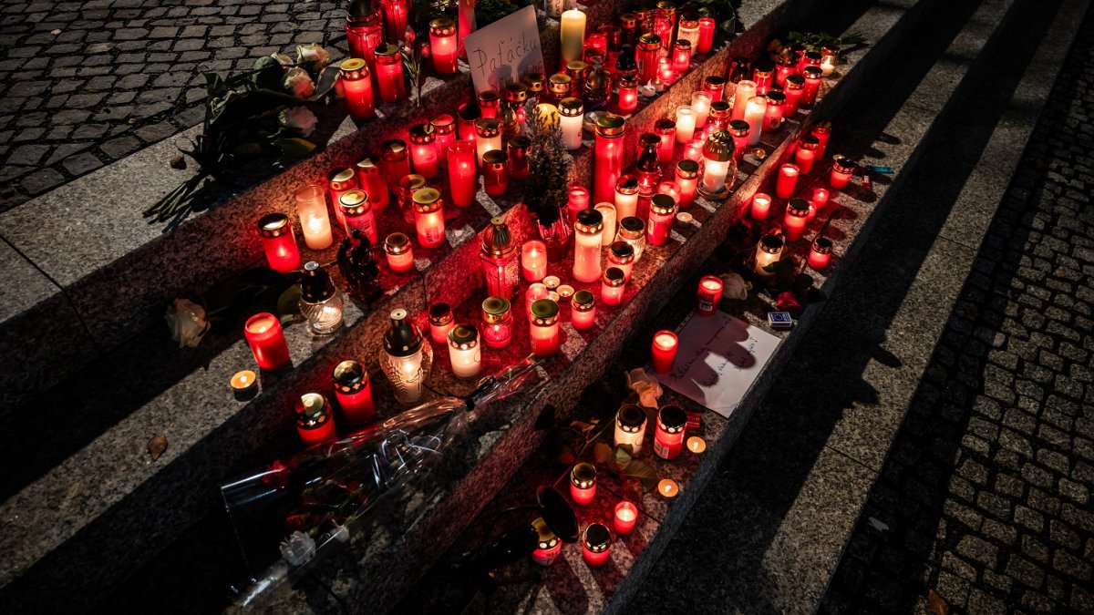 Pietní místo pro Patrika Hezuckého před budovou Evropy 2