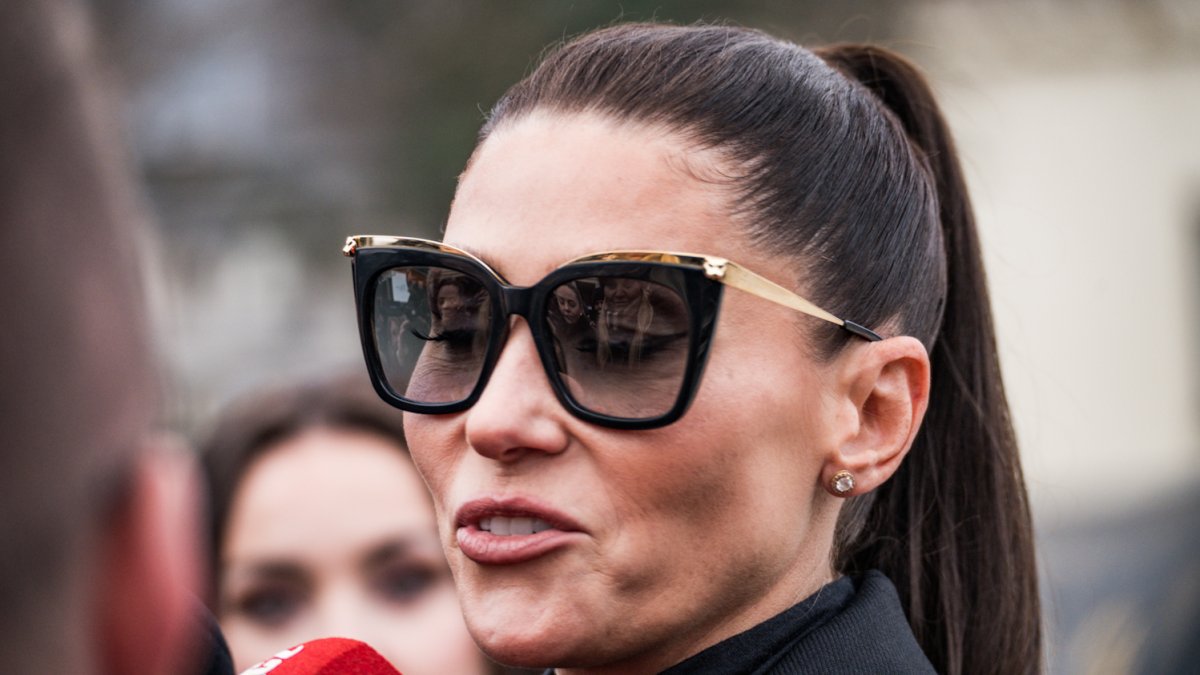 Blízcí a přátelé se rozloučili s moderátorem Patrikem Hezuckým. (12.12.2025)