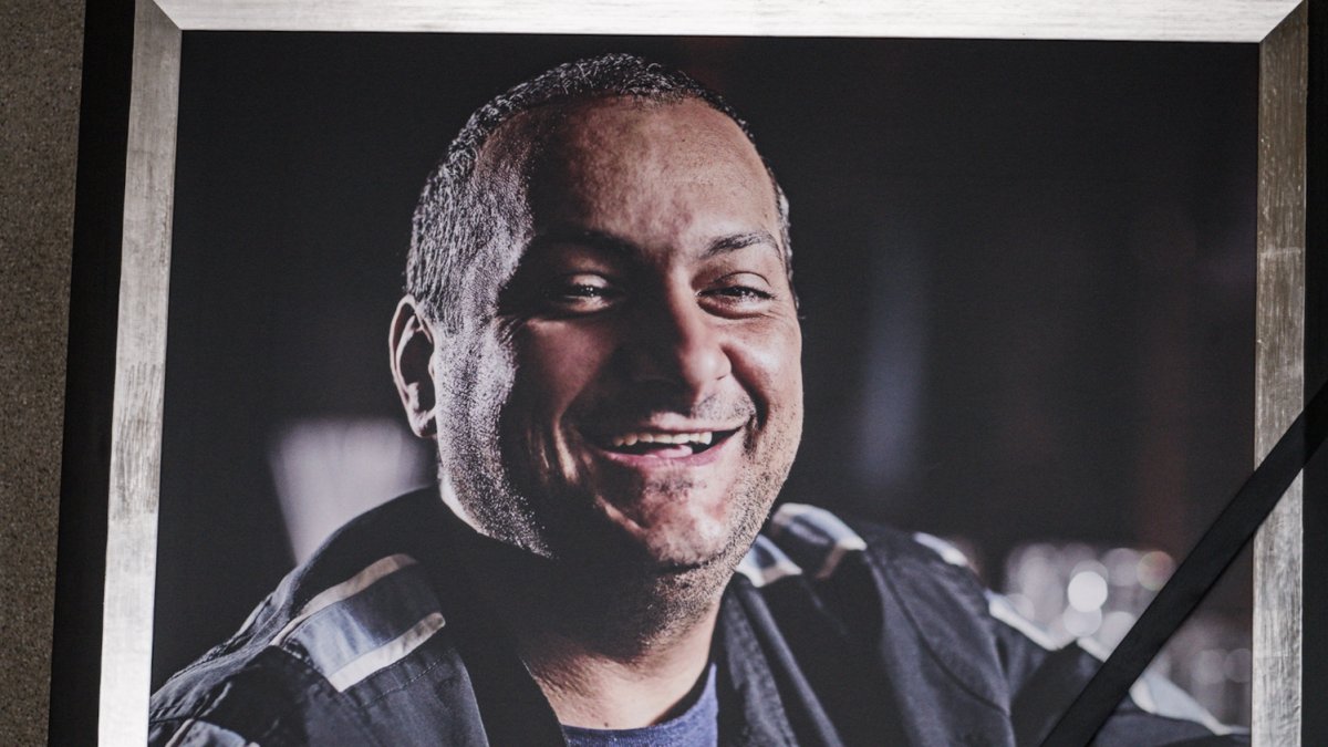 Blízcí a přátelé se rozloučili s moderátorem Patrikem Hezuckým. (12.12.2025)