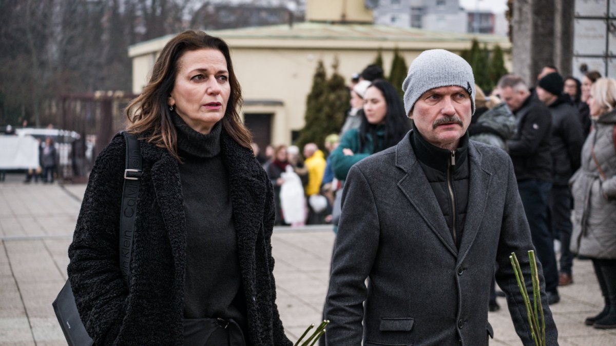 Blízcí a přátelé se rozloučili s moderátorem Patrikem Hezuckým. (12.12.2025)