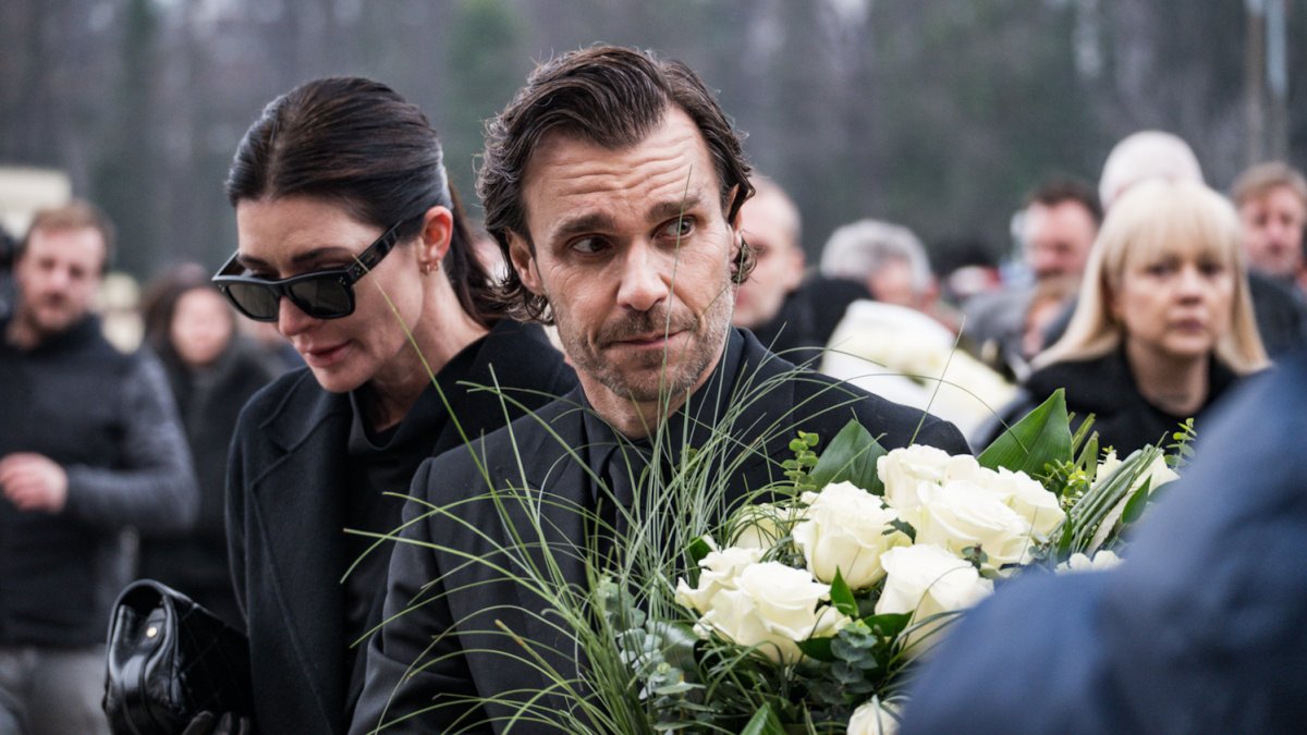 Blízcí a přátelé se rozloučili s moderátorem Patrikem Hezuckým. (12.12.2025)