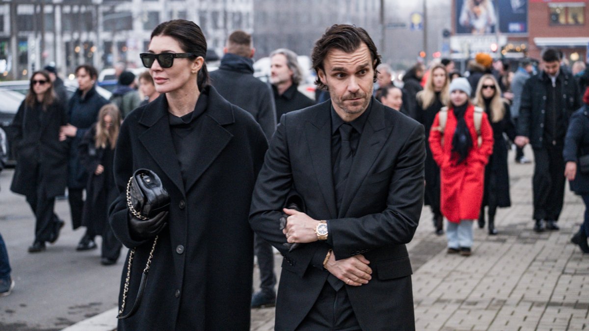 Blízcí a přátelé se rozloučili s moderátorem Patrikem Hezuckým. (12.12.2025)