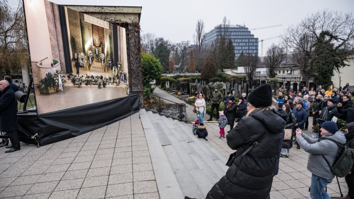 Blízcí a přátelé se rozloučili s moderátorem Patrikem Hezuckým. (12.12.2025)
