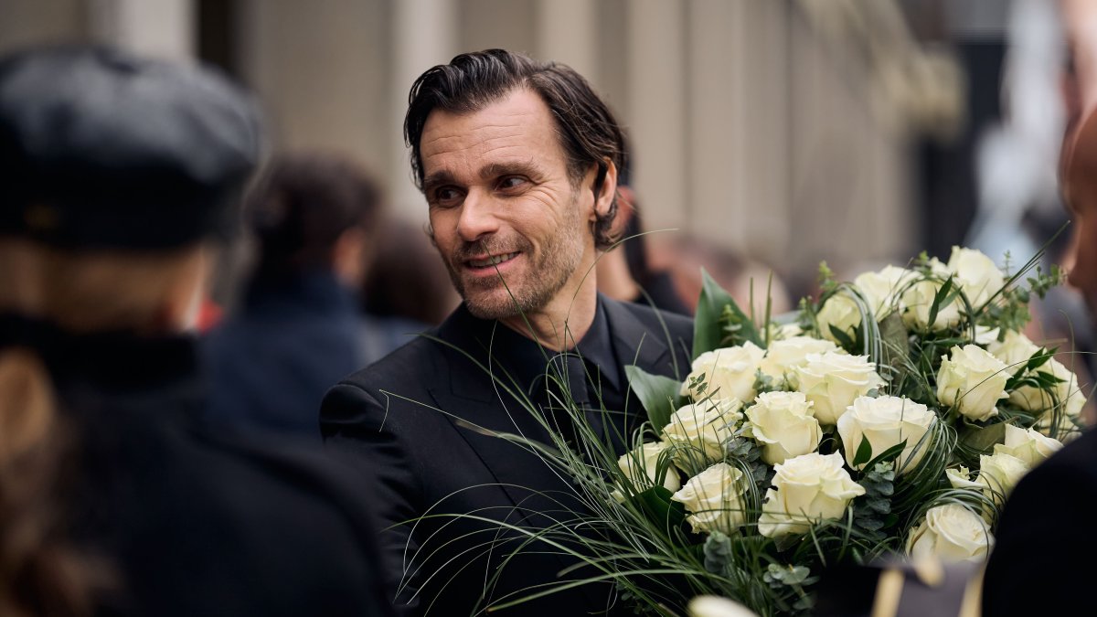 Blízcí a přátelé se rozloučili s moderátorem Patrikem Hezuckým. (12.12.2025)