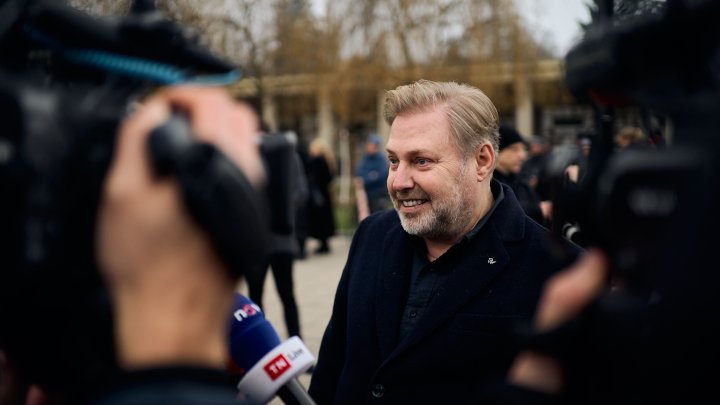 Blízcí a přátelé se rozloučili s moderátorem Patrikem Hezuckým. (12.12.2025)