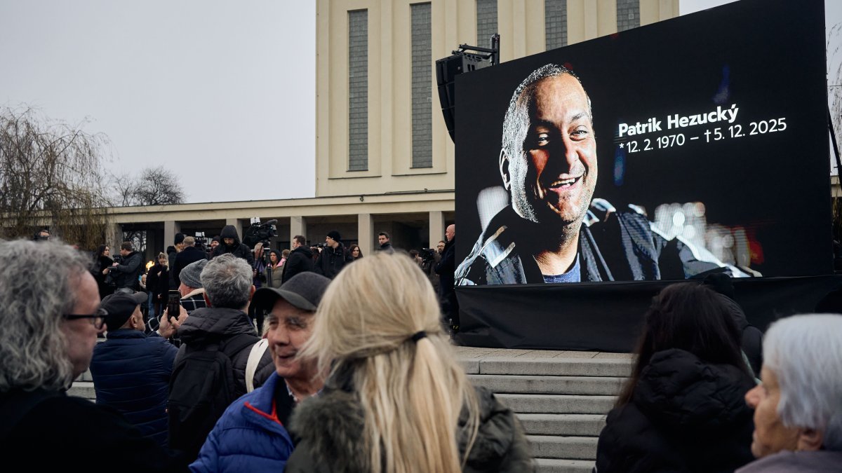 Blízcí a přátelé se rozloučili s moderátorem Patrikem Hezuckým. (12.12.2025)