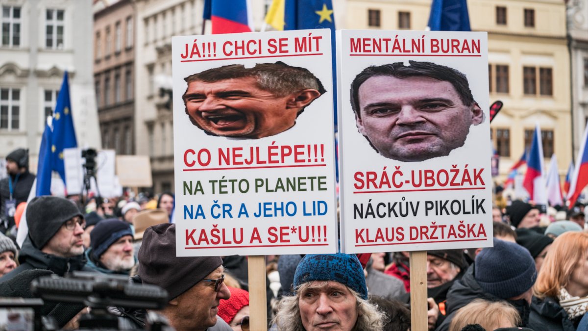 Česko na Staroměstském a Václavském náměstí mohutně demonstruje na podporu Pavla