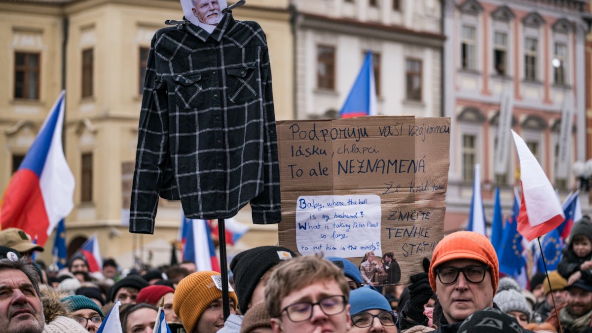 Česko na Staroměstském a Václavském náměstí mohutně demonstruje na podporu Pavla