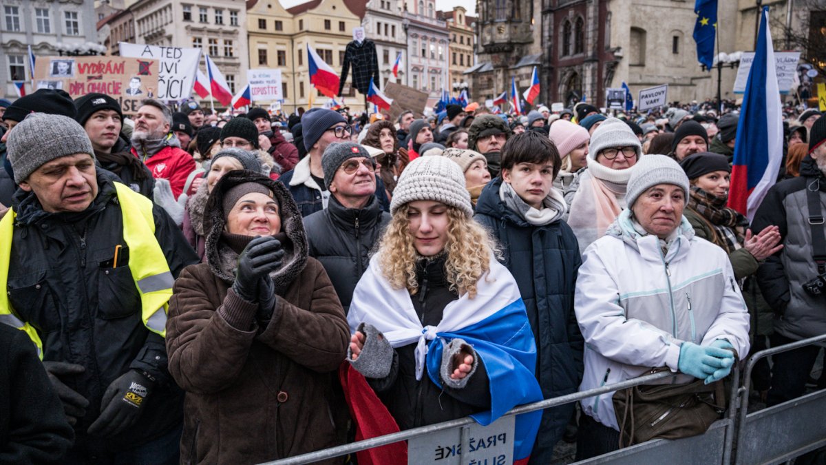 Česko na Staroměstském a Václavském náměstí mohutně demonstruje na podporu Pavla