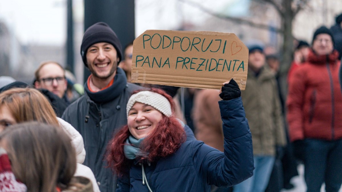 Česko na Staroměstském a Václavském náměstí mohutně demonstruje na podporu Pavla