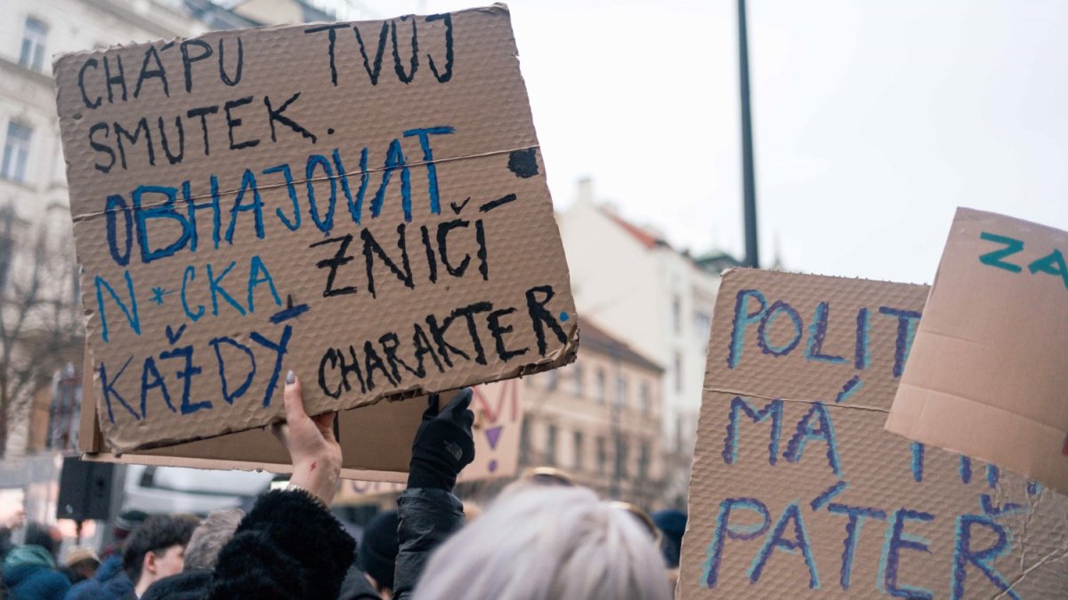 Česko na Staroměstském a Václavském náměstí mohutně demonstruje na podporu Pavla