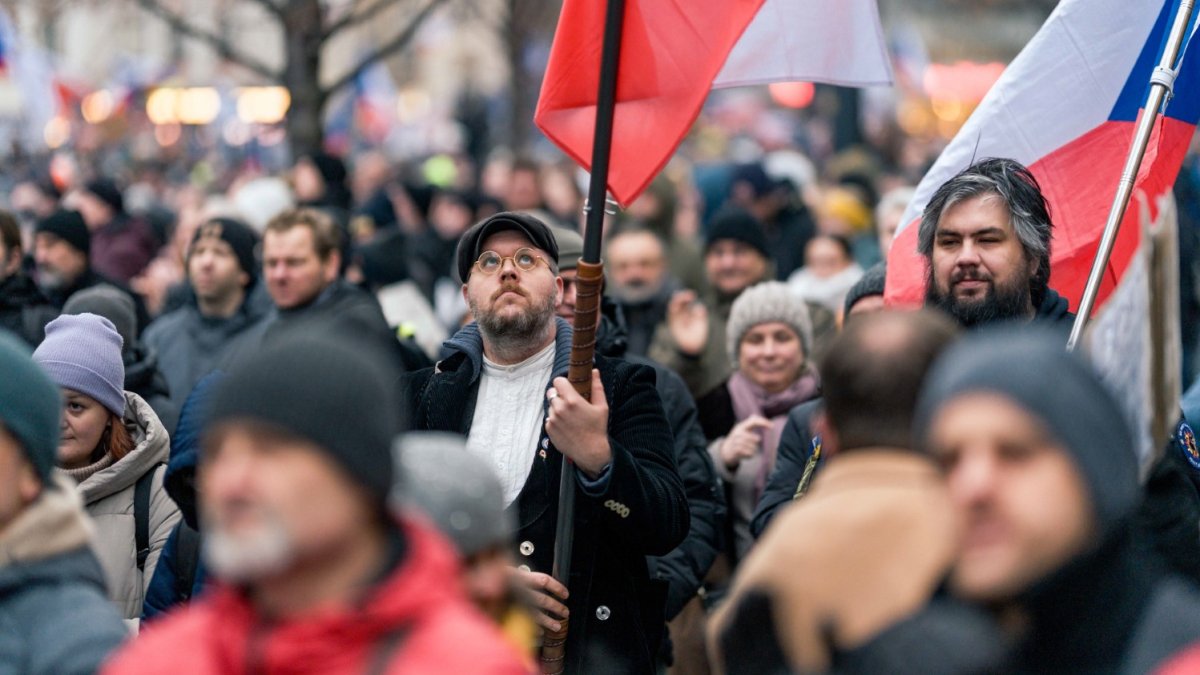 Česko na Staroměstském a Václavském náměstí mohutně demonstruje na podporu Pavla