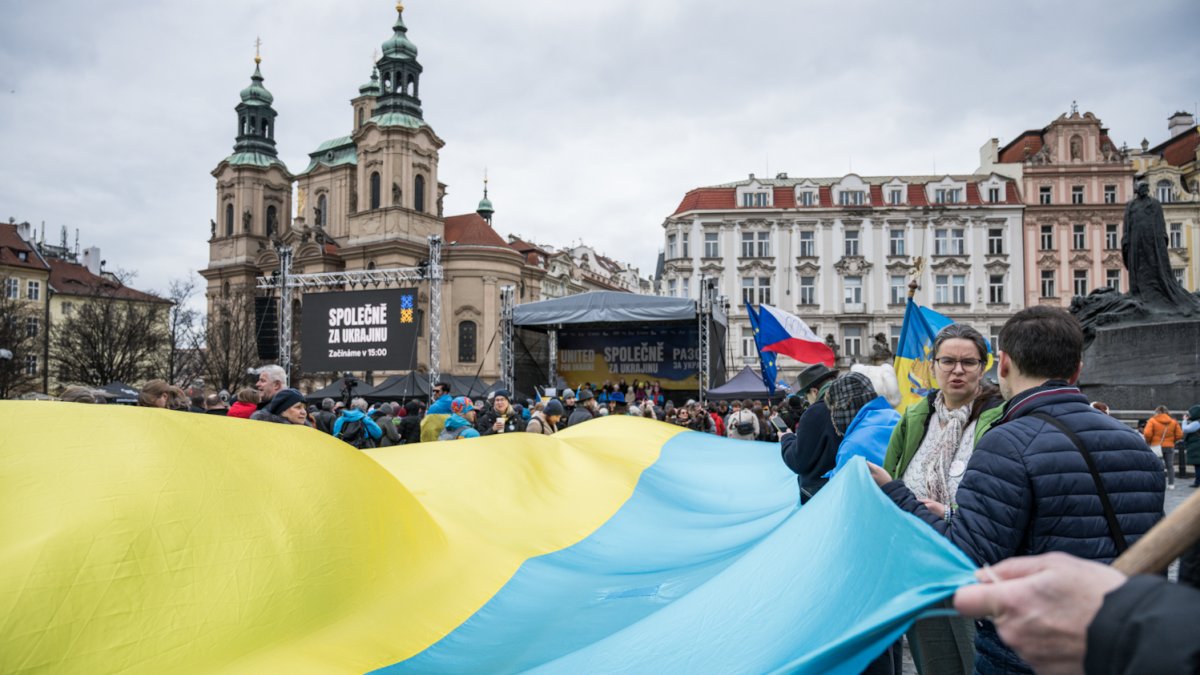Na Staromáku probíhá demonstrace Společně za Ukrajinu. (21.2.2026)