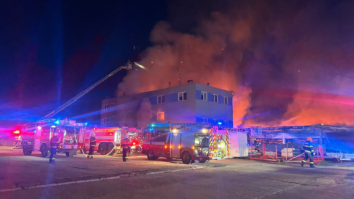 Byl to terorismus? Policie vyšetřuje požár v Pardubicích. 