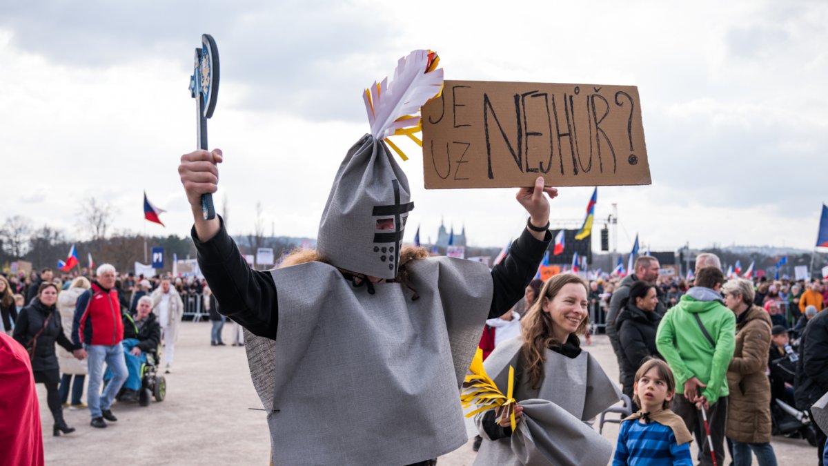 Na Letné se odpoledne sešly tisíce demonstrantů. (21.3.2026)