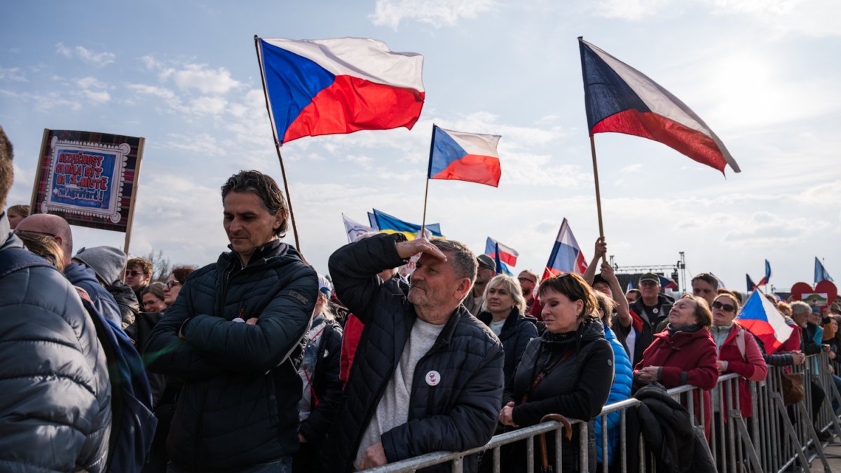 Na Letné se odpoledne sešly tisíce demonstrantů. (21.3.2026)
