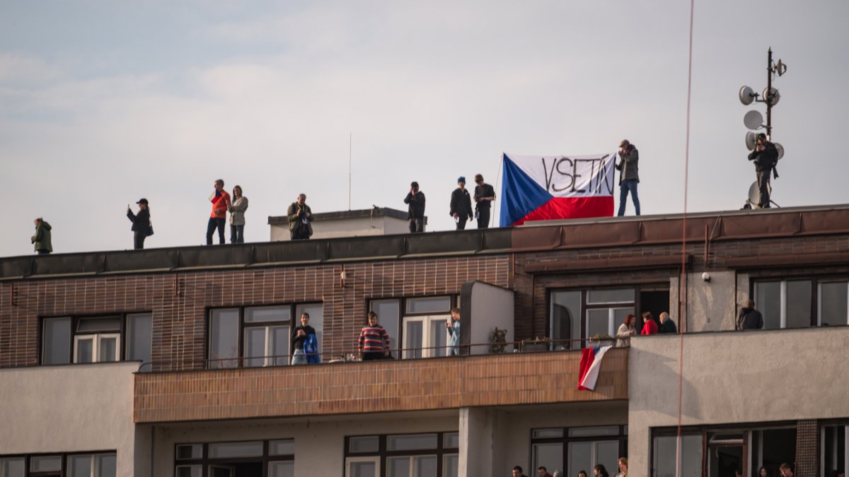 Na Letné se odpoledne sešly tisíce demonstrantů. (21.3.2026)