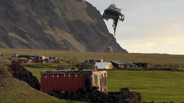 Tým parašutistů a lékařů seskočil na ostrov Tristan da Cunha v jižním Atlantiku