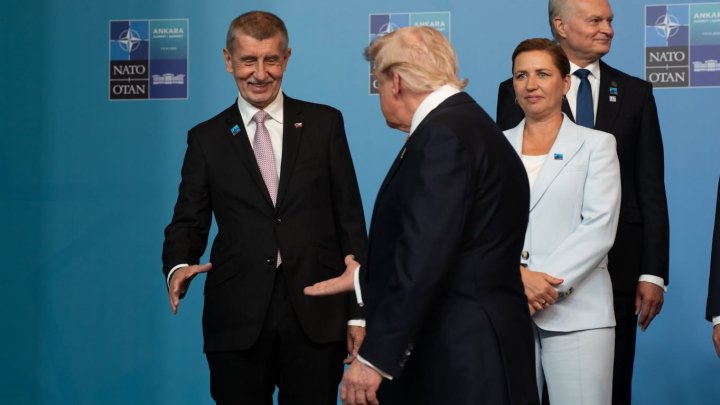Babiš si potřásl rukou s Trumpem. 